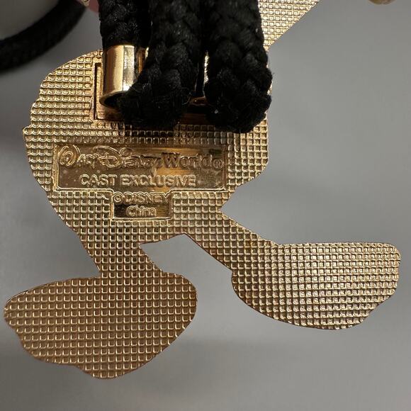 Disney Donald Duck USA Cast Member Exclusive Bolo ID Lanyard - Picture 4 of 9